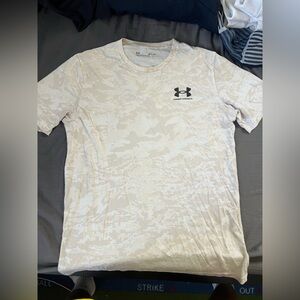 Men’s Under Armour Shirt